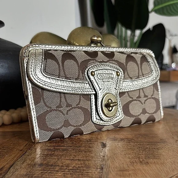 ❌❌SOLD❌❌💳💛VTG COACH Legacy Gigi Kisslock Wallet 💛💳 - Picture 5 of 14